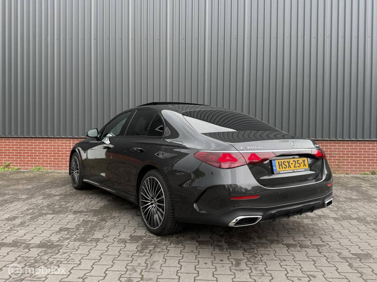 Mercedes-Benz E-Klasse Mercedes E-klasse E300 de 4MATIC AMG Line Pano Burmester 4D Head-up Adaptive Cruise 360 Camera