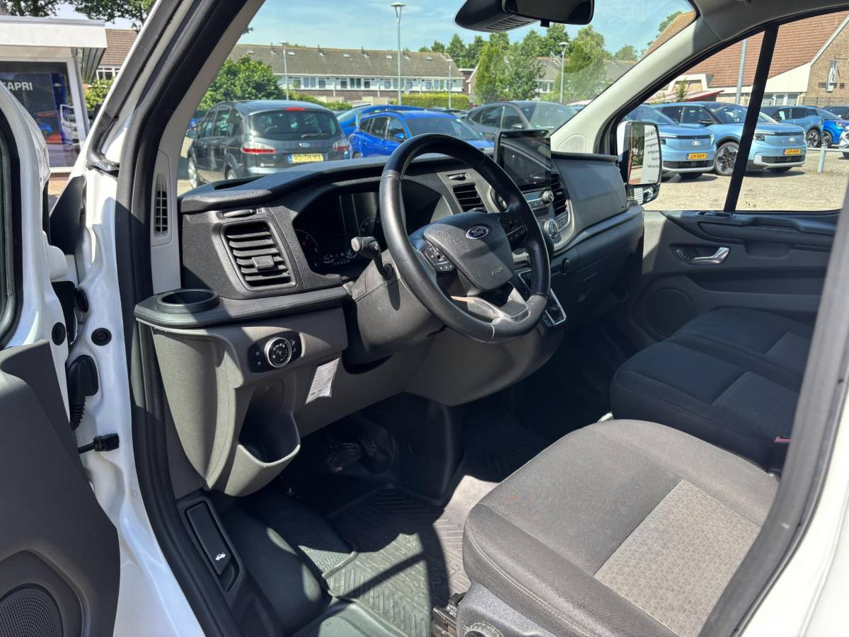 Ford Transit Custom Ford Transit Custom 300 2.0 TDCI L1H1 Trend | SCI | 130pk Automaat | Trekhaak | Carplay & Android Auto | 3 zits | Achteruitrijcamera | Cruise control | Stoelverwarming