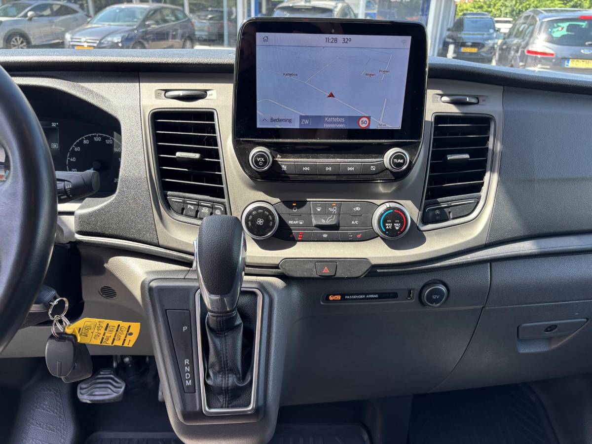 Ford Transit Custom Ford Transit Custom 300 2.0 TDCI L1H1 Trend | SCI | 130pk Automaat | Trekhaak | Carplay & Android Auto | 3 zits | Achteruitrijcamera | Cruise control | Stoelverwarming