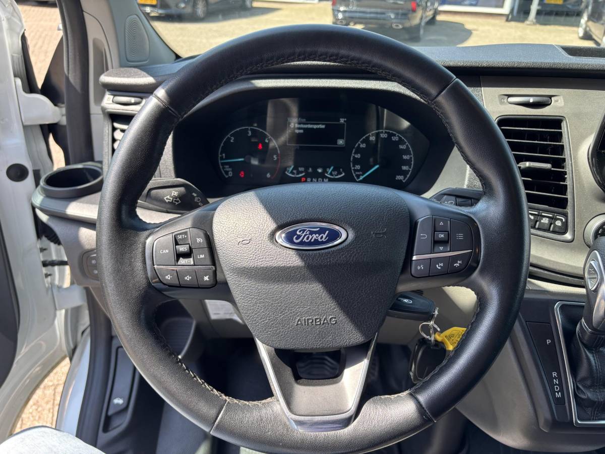 Ford Transit Custom Ford Transit Custom 300 2.0 TDCI L1H1 Trend | SCI | 130pk Automaat | Trekhaak | Carplay & Android Auto | 3 zits | Achteruitrijcamera | Cruise control | Stoelverwarming