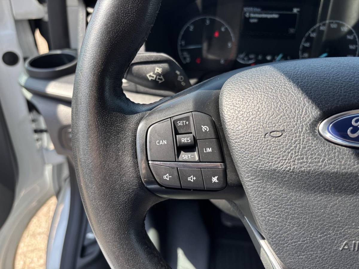 Ford Transit Custom Ford Transit Custom 300 2.0 TDCI L1H1 Trend | SCI | 130pk Automaat | Trekhaak | Carplay & Android Auto | 3 zits | Achteruitrijcamera | Cruise control | Stoelverwarming