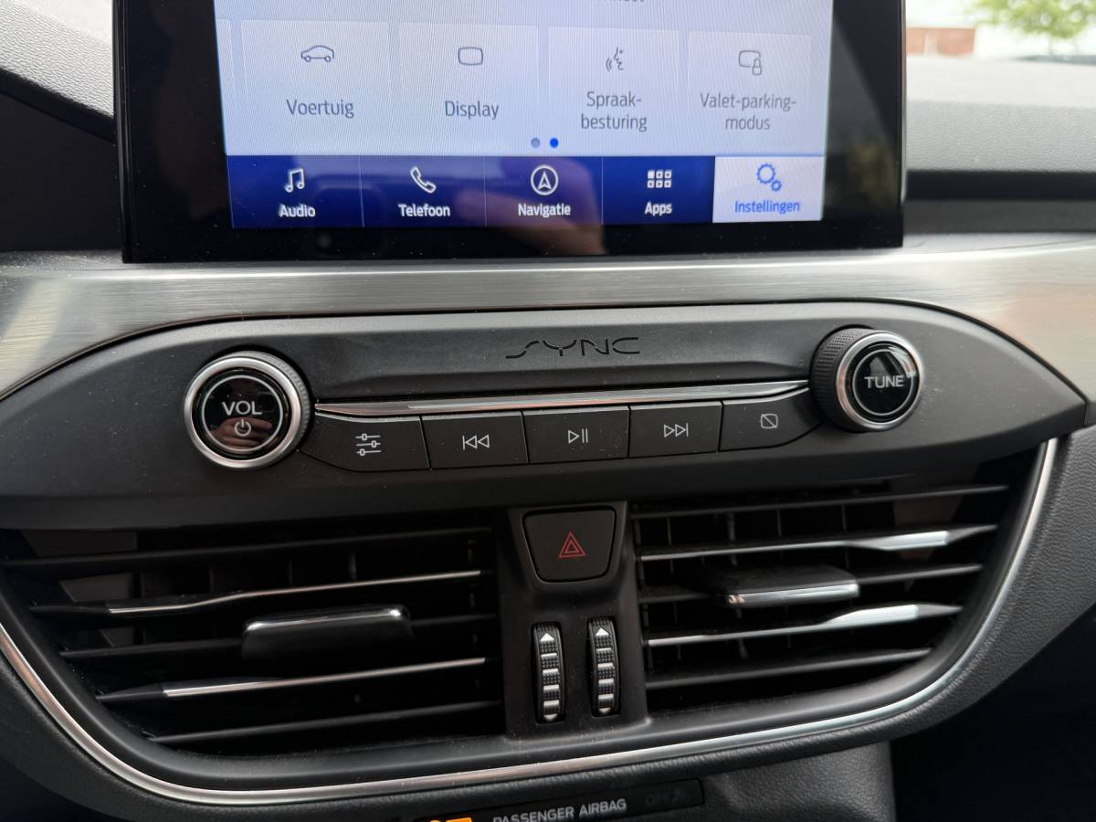 Ford Focus Ford Focus Wagon BWJ 2019 1.5 EcoBlue 120 PK  Titanium Business TREKHAAK | FULL LED | HEAD-UP DISPLAY | KEYLESS | STOEL + STUURVERW. | CARPLAY + ANDROID | NAVI | CLIMA | CRUISE | LMV | PDC