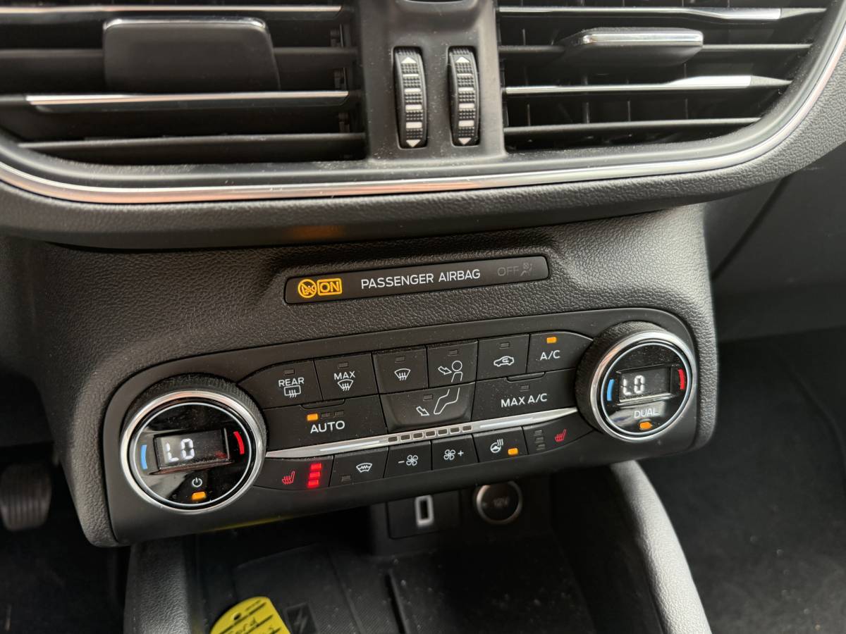 Ford Focus Ford Focus Wagon BWJ 2019 1.5 EcoBlue 120 PK  Titanium Business TREKHAAK | FULL LED | HEAD-UP DISPLAY | KEYLESS | STOEL + STUURVERW. | CARPLAY + ANDROID | NAVI | CLIMA | CRUISE | LMV | PDC