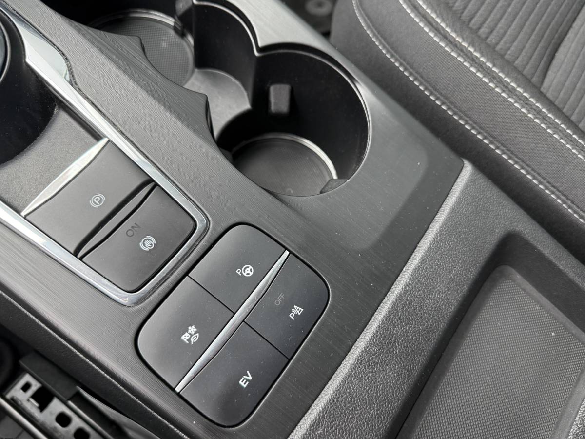 Ford Kuga Ford Kuga BWJ 2022 2.5 PHEV 225 PK Titanium FULL LED | ADAPTIVE CRUISE | STOEL + STUURVER. | VOORRUITVERW. | CAMERA | CARPLAY + ANDROID | NAVI | CLIMA | LMV | PDC