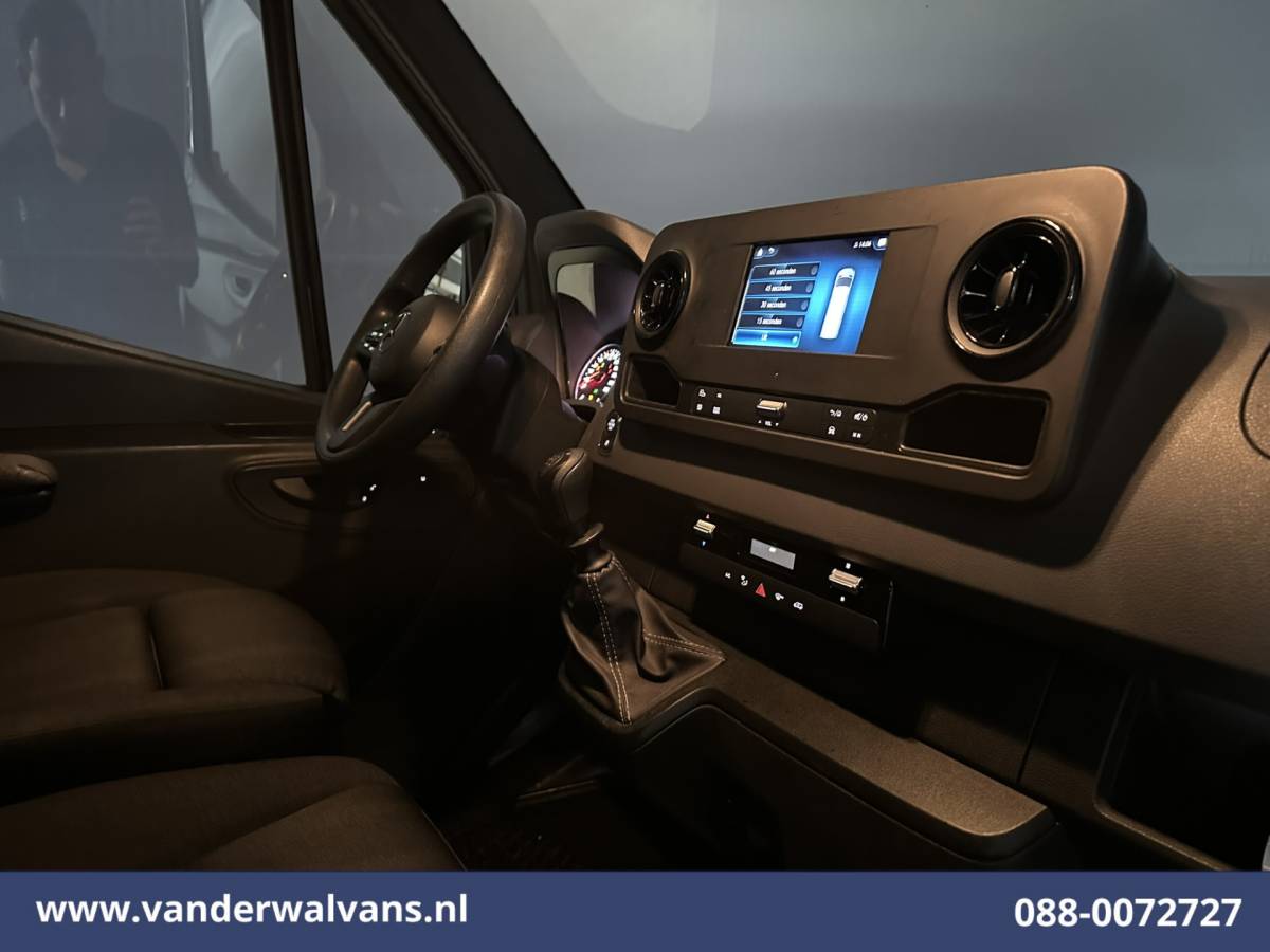 Mercedes-Benz Sprinter Mercedes-Benz Sprinter 319 CDI 191pk 3.0L V6 L3H2 Euro6 Airco | Camera | Navigatie | Chauffeursstoel | Apple Carplay Cruisecontrol, Android Auto, Stoelverwarming, 270gr Achterdeuren, Bijrijdersbank