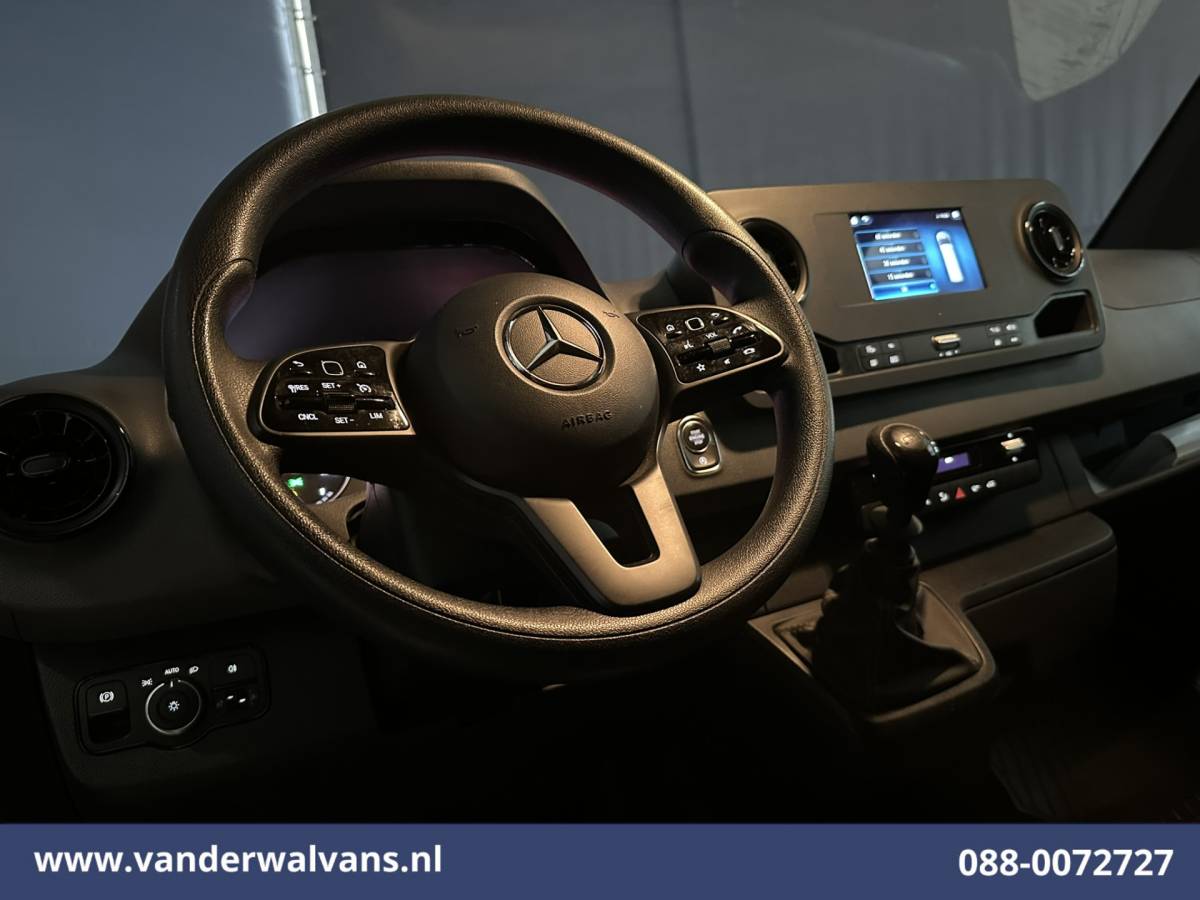 Mercedes-Benz Sprinter Mercedes-Benz Sprinter 319 CDI 191pk 3.0L V6 L3H2 Euro6 Airco | Camera | Navigatie | Chauffeursstoel | Apple Carplay Cruisecontrol, Android Auto, Stoelverwarming, 270gr Achterdeuren, Bijrijdersbank