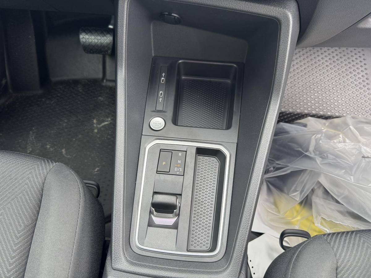 Ford Transit Connect Ford Transit Connect 1.5 EcoBoost PHEV L2 Trend | SCI | 150pk | Laadschot met ruit | Ruiten in achterdeuren | Verwarmde Voorstoelen
