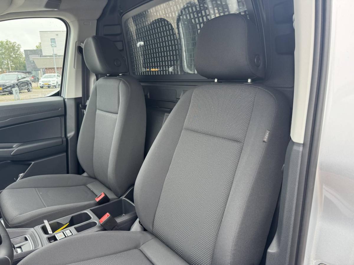 Ford Transit Connect Ford Transit Connect 1.5 EcoBoost PHEV L2 Trend | SCI | 150pk | Laadschot met ruit | Ruiten in achterdeuren | Verwarmde Voorstoelen