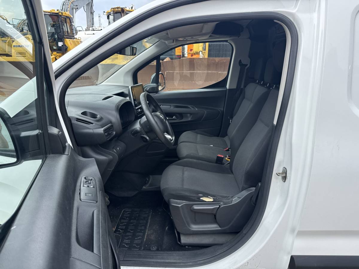 Toyota ProAce Toyota ProAce City 1.2T 110 PK **Benzine** L1 Navigatie Climate control Camera Carplay Cruise control Parkeersensoren v+a Gasoline Benzin