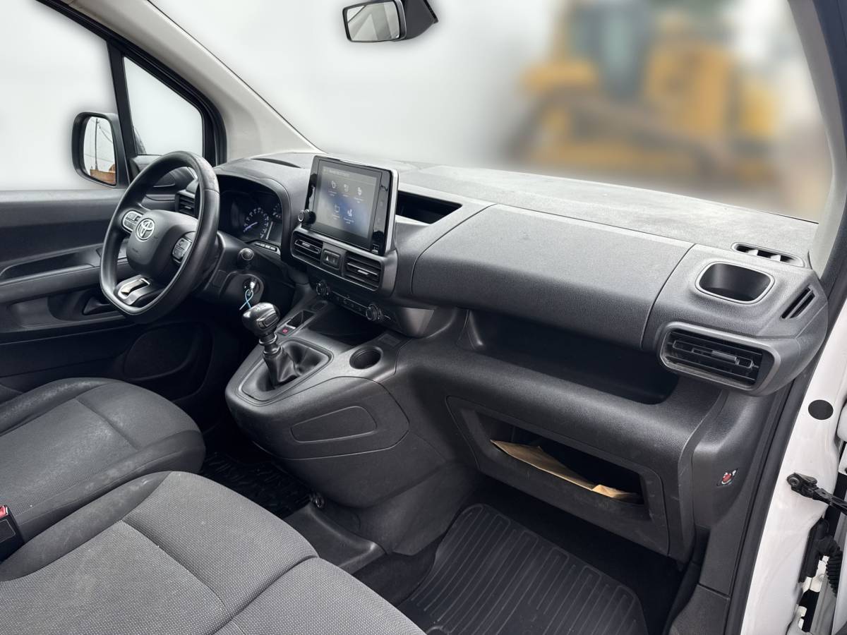 Toyota ProAce Toyota ProAce City 1.2T 110 PK **Benzine** L1 Navigatie Climate control Camera Carplay Cruise control Parkeersensoren v+a Gasoline Benzin