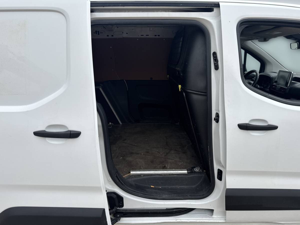 Toyota ProAce Toyota ProAce City 1.2T 110 PK **Benzine** L1 Navigatie Climate control Camera Carplay Cruise control Parkeersensoren v+a Gasoline Benzin