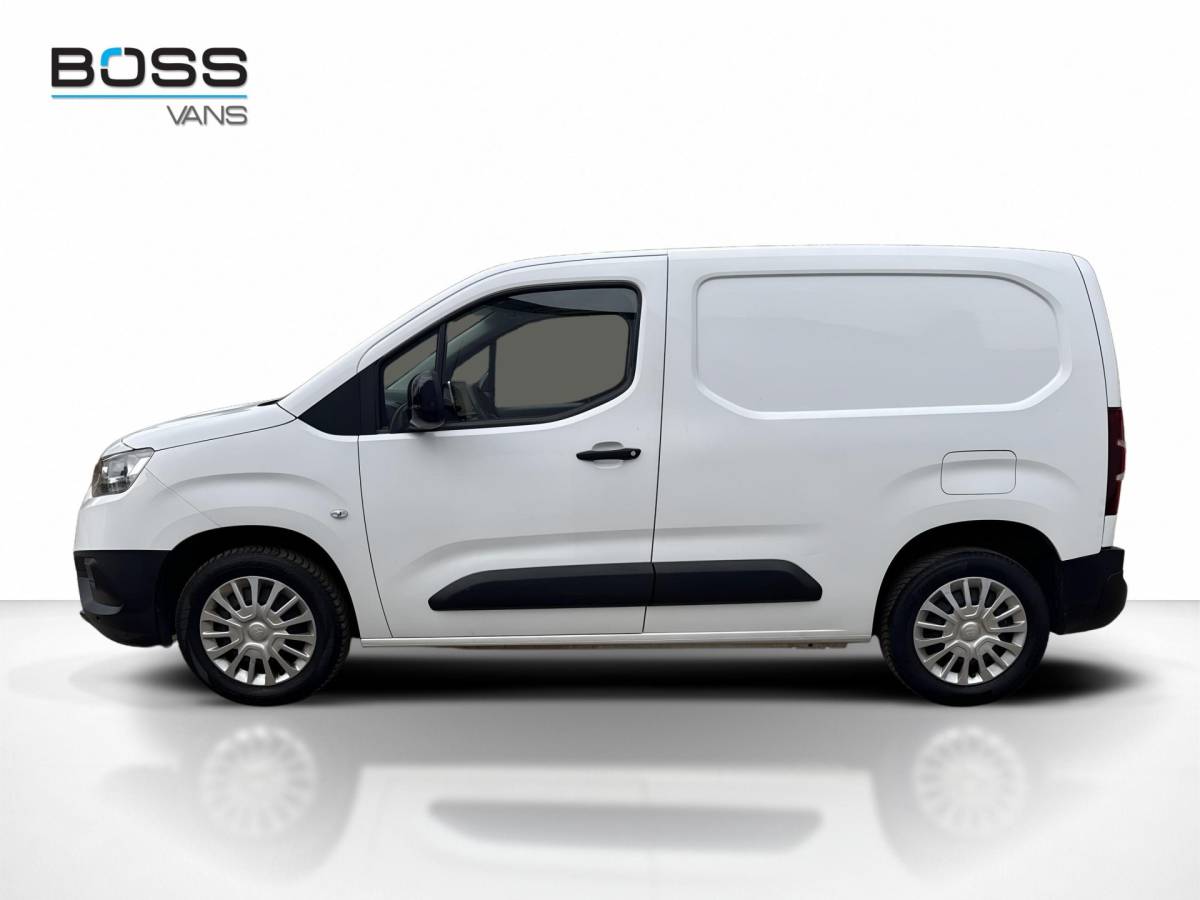 Toyota ProAce Toyota ProAce City 1.2T 110 PK **Benzine** L1 Navigatie Climate control Camera Carplay Cruise control Parkeersensoren v+a Gasoline Benzin