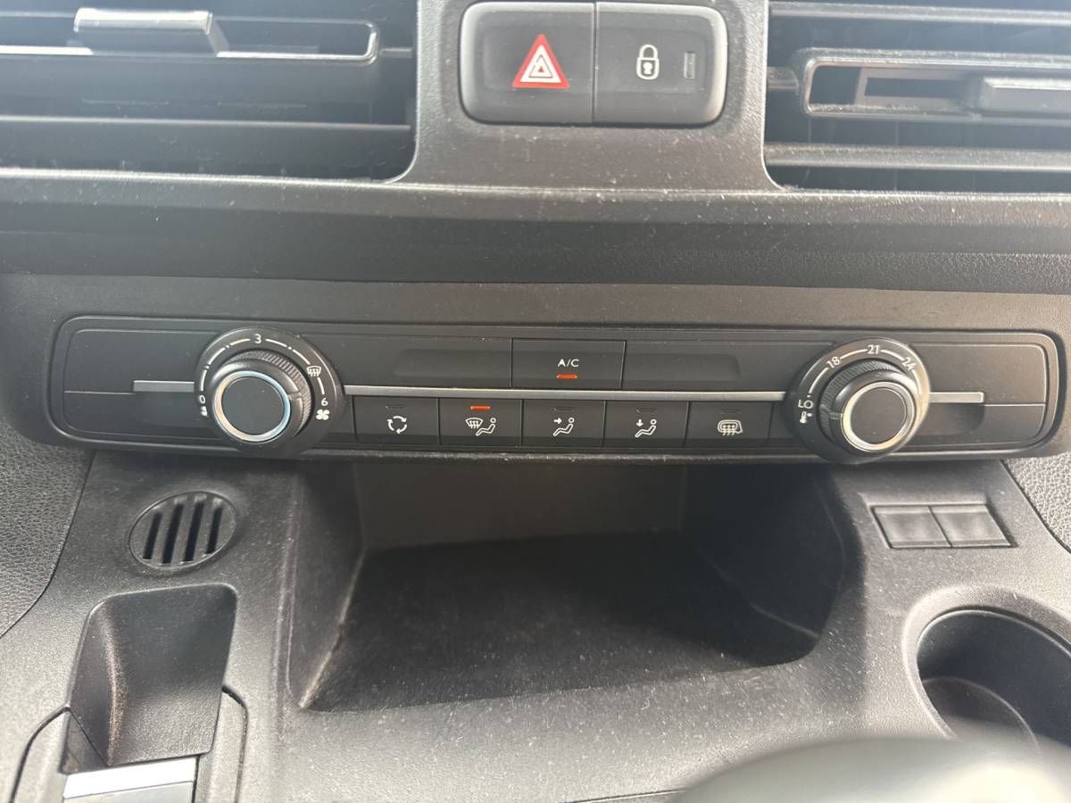Toyota ProAce Toyota ProAce City 1.2T 110 PK **Benzine** L1 Navigatie Climate control Camera Carplay Cruise control Parkeersensoren v+a Gasoline Benzin