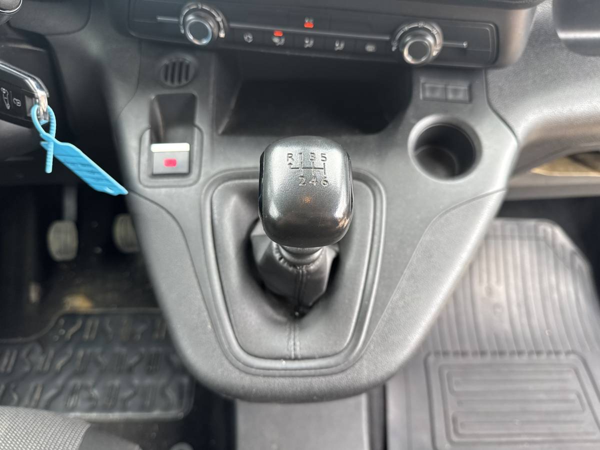 Toyota ProAce Toyota ProAce City 1.2T 110 PK **Benzine** L1 Navigatie Climate control Camera Carplay Cruise control Parkeersensoren v+a Gasoline Benzin