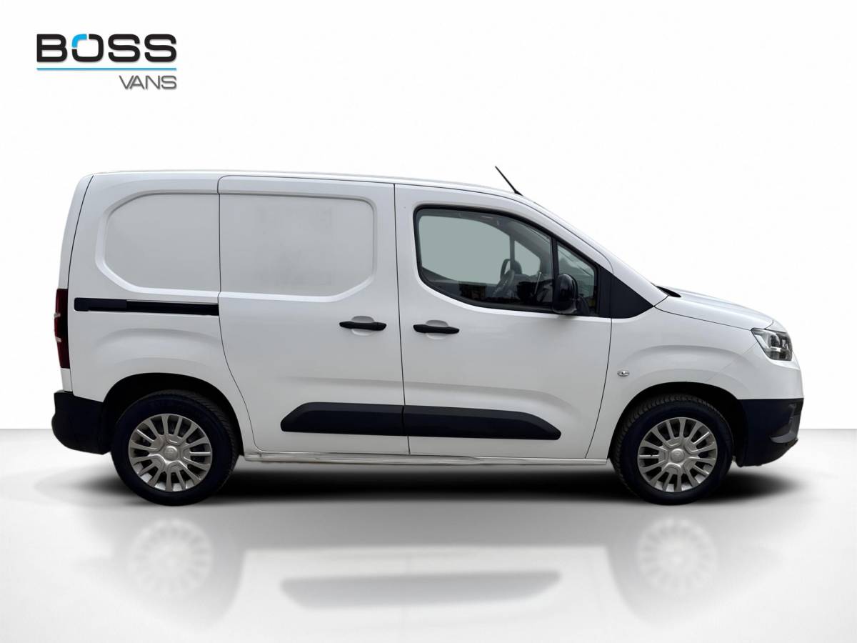 Toyota ProAce Toyota ProAce City 1.2T 110 PK **Benzine** L1 Navigatie Climate control Camera Carplay Cruise control Parkeersensoren v+a Gasoline Benzin