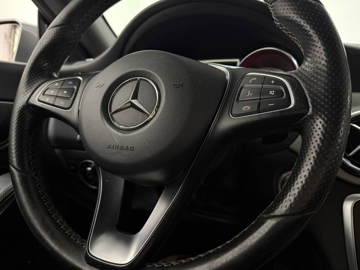 Mercedes-Benz CLA Mercedes-Benz CLA-klasse 180 Ambition – Navi / Bluetooth / PDC