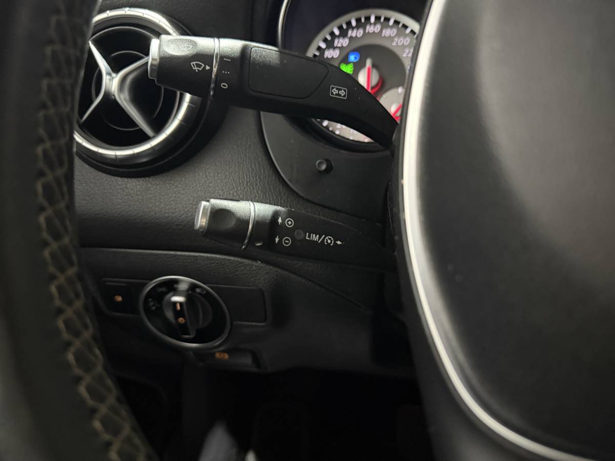 Mercedes-Benz CLA Mercedes-Benz CLA-klasse 180 Ambition – Navi / Bluetooth / PDC