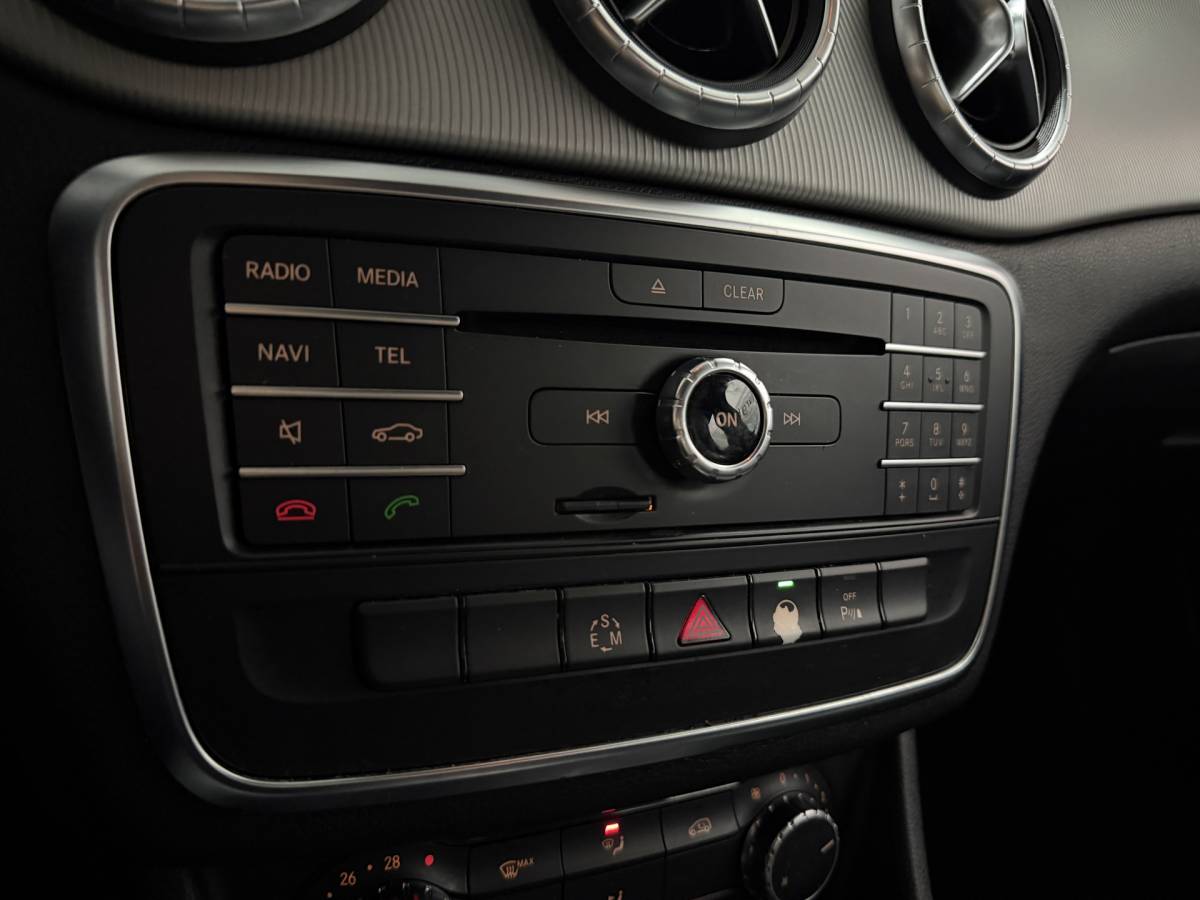 Mercedes-Benz CLA Mercedes-Benz CLA-klasse 180 Ambition – Navi / Bluetooth / PDC