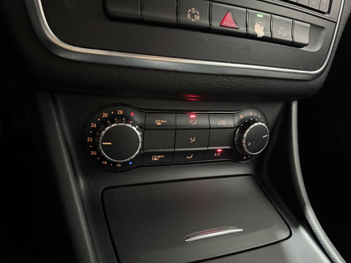 Mercedes-Benz CLA Mercedes-Benz CLA-klasse 180 Ambition – Navi / Bluetooth / PDC