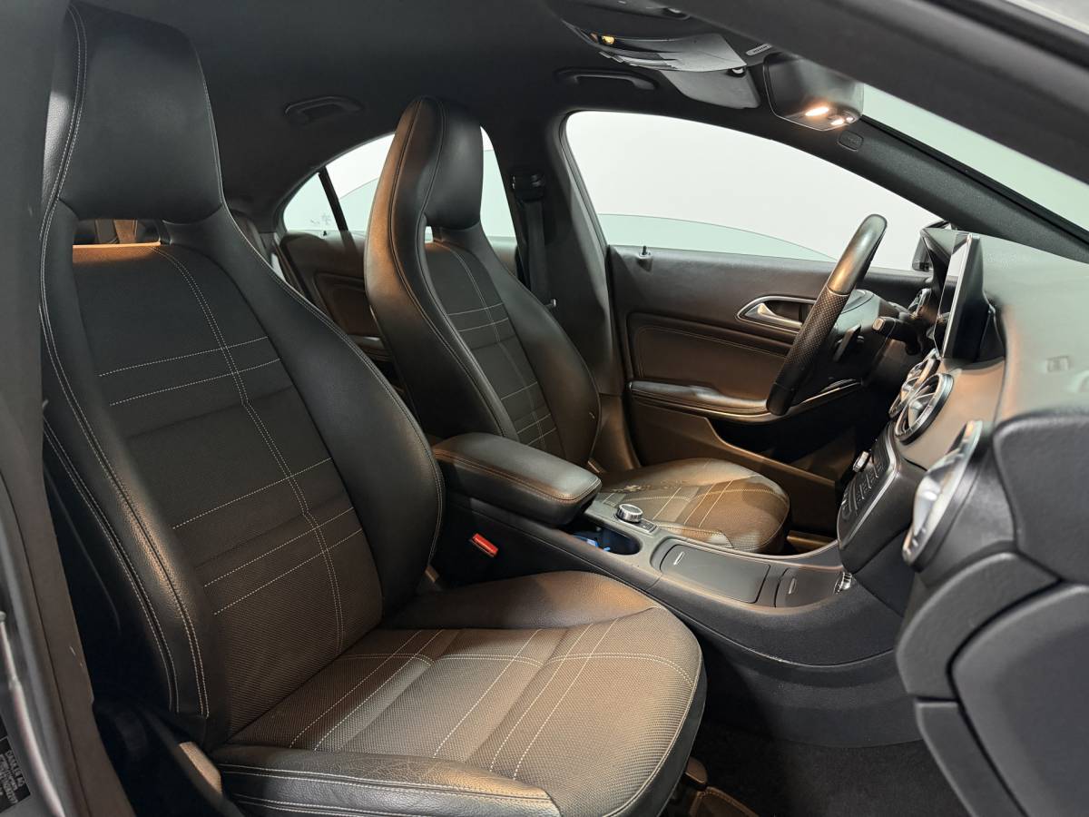 Mercedes-Benz CLA Mercedes-Benz CLA-klasse 180 Ambition – Navi / Bluetooth / PDC