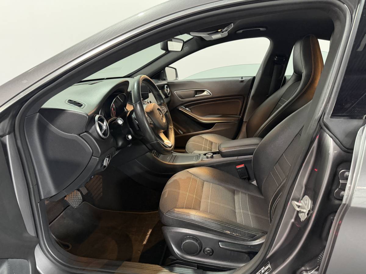 Mercedes-Benz CLA Mercedes-Benz CLA-klasse 180 Ambition – Navi / Bluetooth / PDC