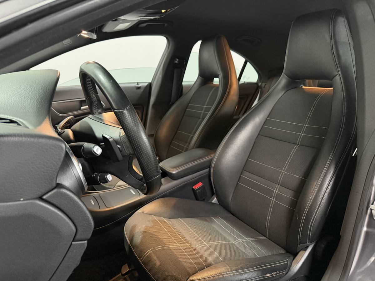 Mercedes-Benz CLA Mercedes-Benz CLA-klasse 180 Ambition – Navi / Bluetooth / PDC