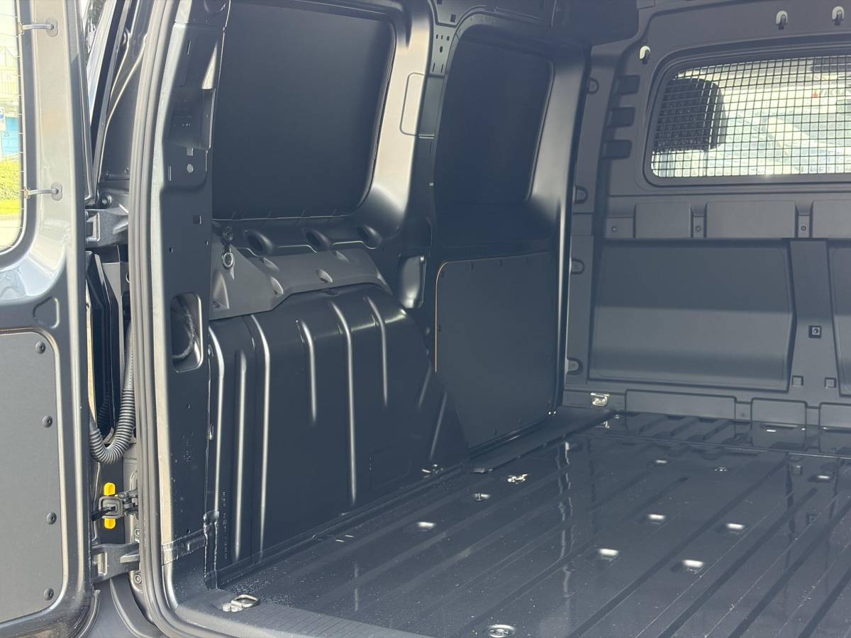 Ford Transit Connect Ford Transit Connect 1.5 EcoBoost PHEV L2 Trend 150pk | Laadschot met ruit | Ruiten in achterdeuren | Verwarmde Voorstoelen