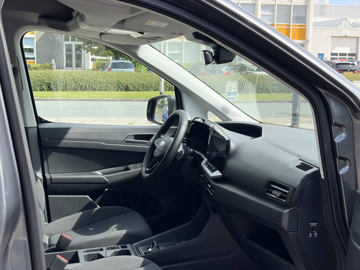 Ford Transit Connect Ford Transit Connect 1.5 EcoBoost PHEV L2 Trend 150pk | Laadschot met ruit | Ruiten in achterdeuren | Verwarmde Voorstoelen