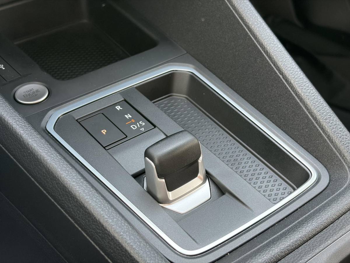 Ford Transit Connect Ford Transit Connect 1.5 EcoBoost PHEV L2 Trend 150pk | Laadschot met ruit | Ruiten in achterdeuren | Verwarmde Voorstoelen