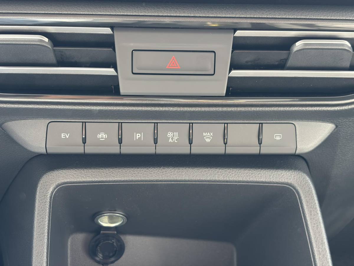 Ford Transit Connect Ford Transit Connect 1.5 EcoBoost PHEV L2 Trend 150pk | Laadschot met ruit | Ruiten in achterdeuren | Verwarmde Voorstoelen