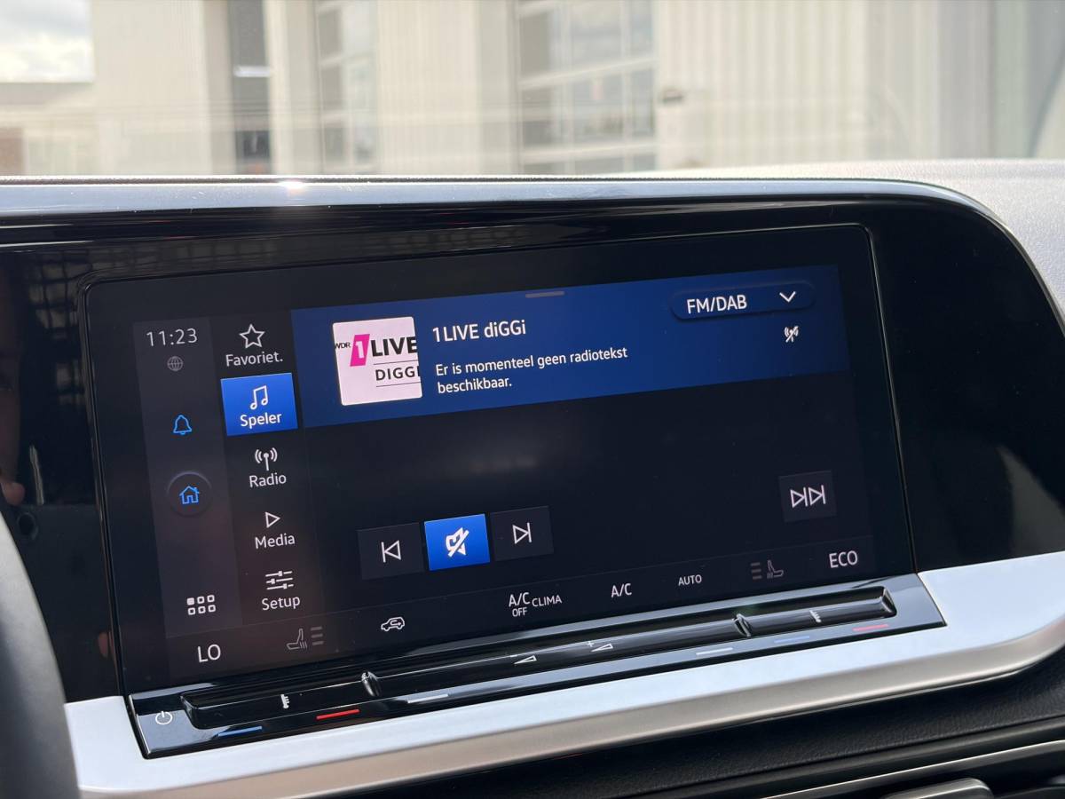 Ford Transit Connect Ford Transit Connect 1.5 EcoBoost PHEV L2 Trend 150pk | Laadschot met ruit | Ruiten in achterdeuren | Verwarmde Voorstoelen
