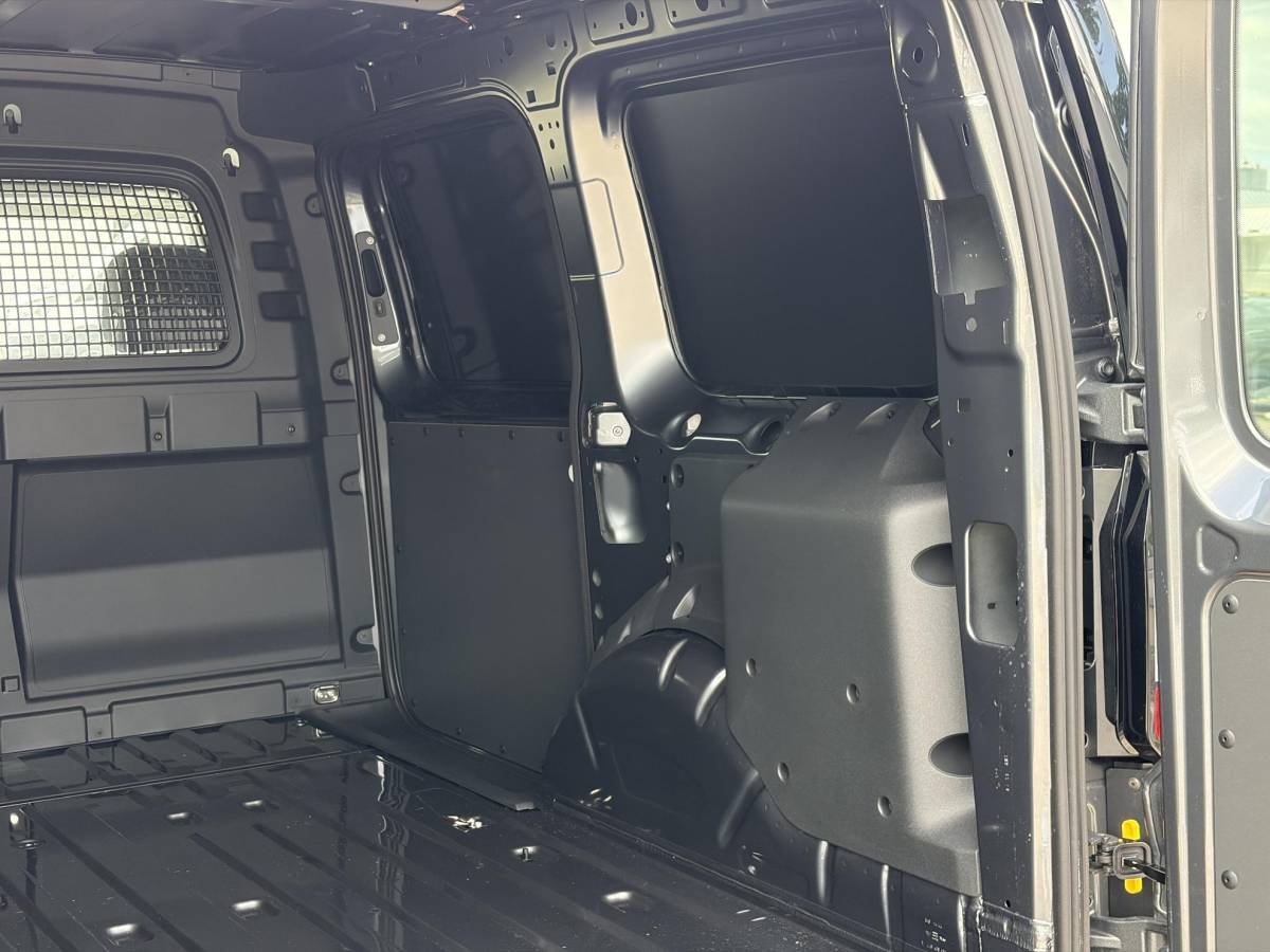 Ford Transit Connect Ford Transit Connect 1.5 EcoBoost PHEV L2 Trend 150pk | Laadschot met ruit | Ruiten in achterdeuren | Verwarmde Voorstoelen