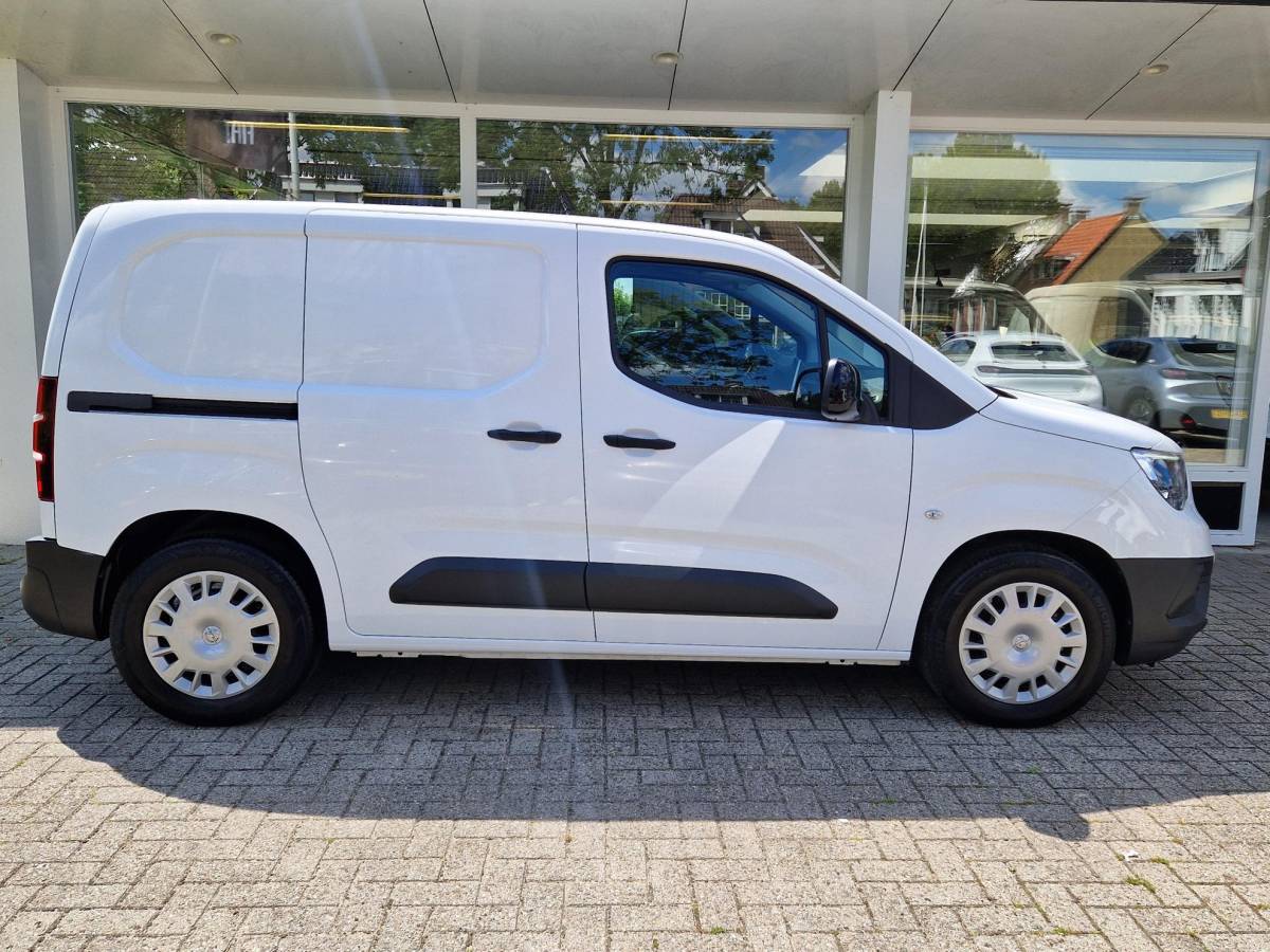 Opel Combo-e Life Opel Combo-e Life L1H1 Edition 50 kWh | tot 275km WLTP range | 100kW snelladen | Achteruitrijcamera | Apple Carplay/Android Auto |