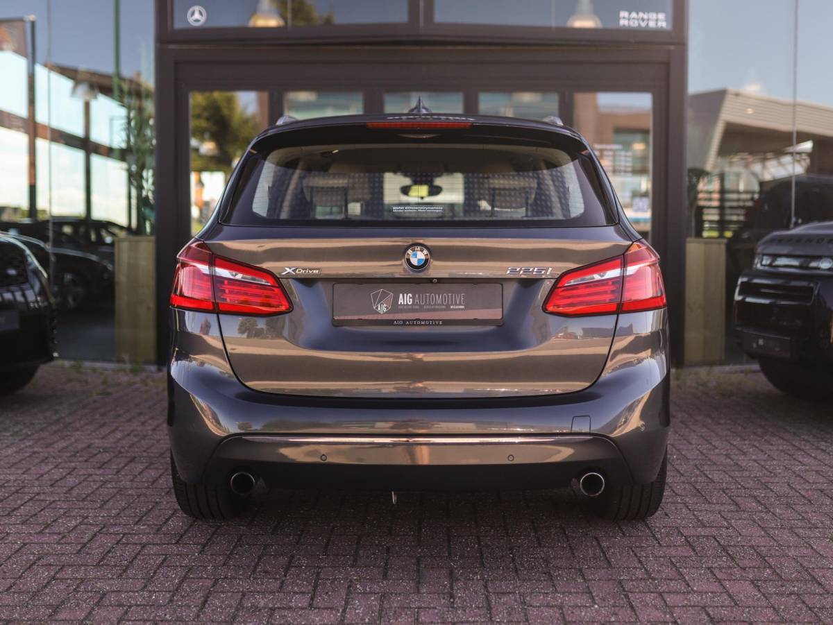 BMW 2 Serie BMW 2-serie Active Tourer 225i xDrive High Executive | Trekhaak | H/K | HUD | Camera | Leder