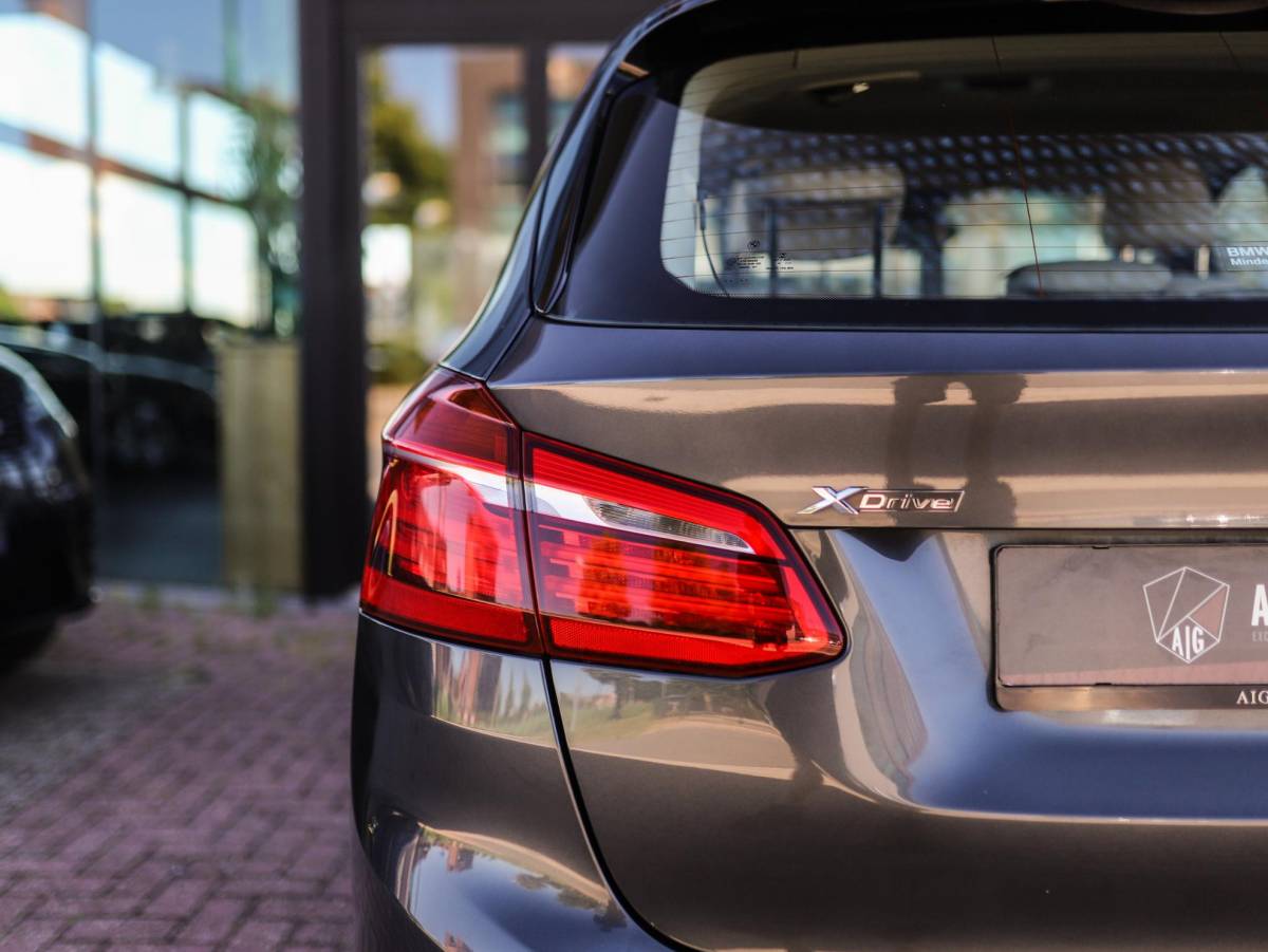 BMW 2 Serie BMW 2-serie Active Tourer 225i xDrive High Executive | Trekhaak | H/K | HUD | Camera | Leder