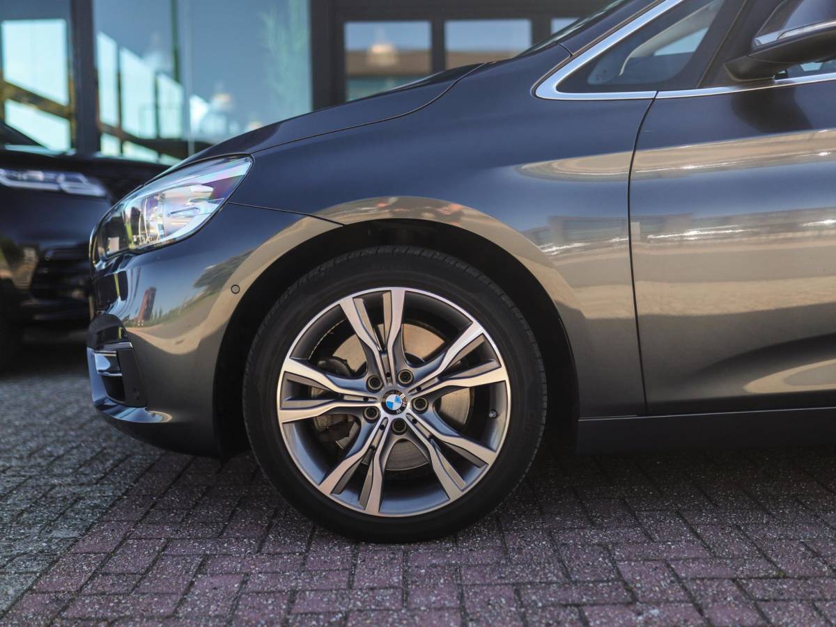 BMW 2 Serie BMW 2-serie Active Tourer 225i xDrive High Executive | Trekhaak | H/K | HUD | Camera | Leder