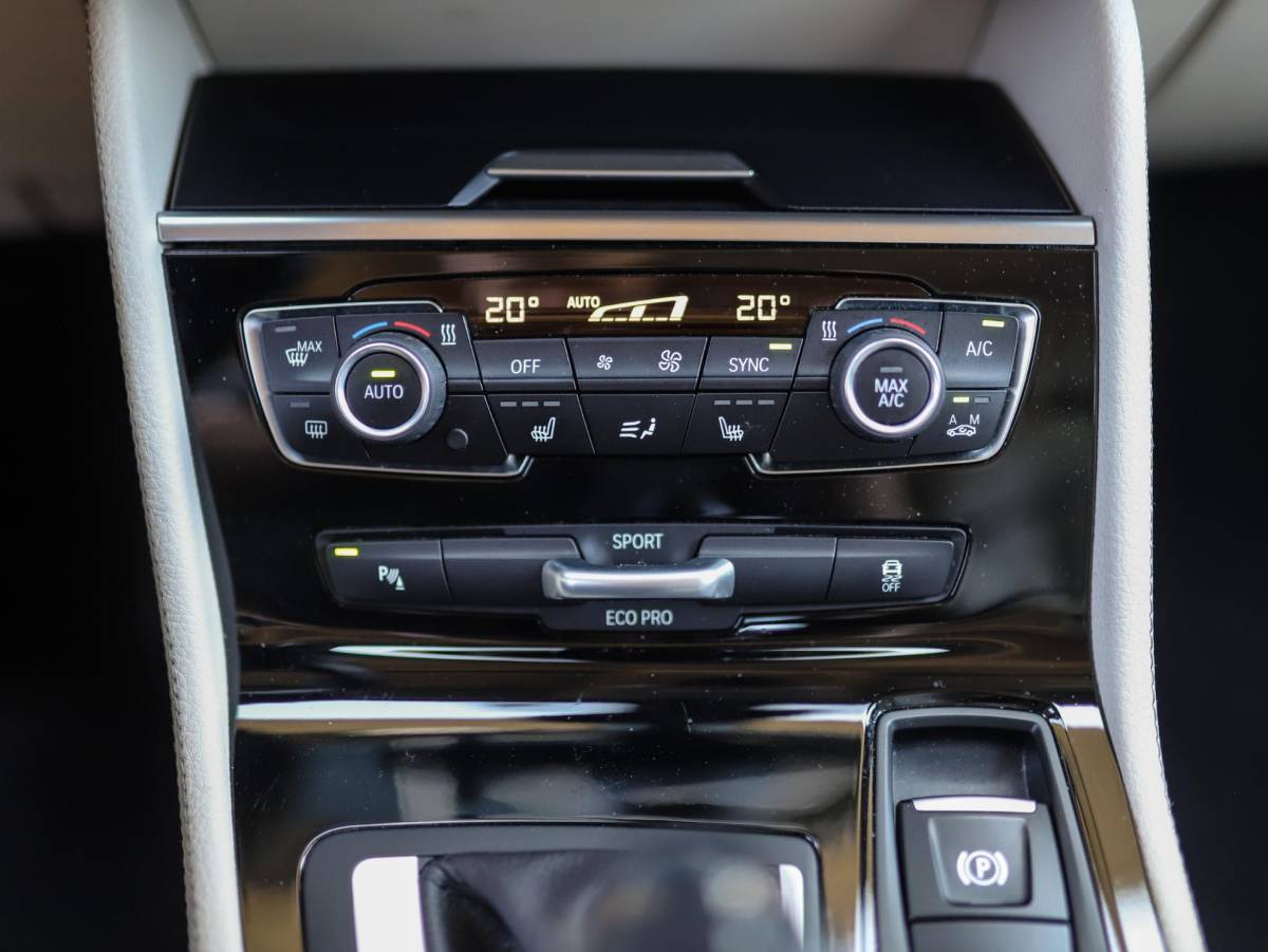 BMW 2 Serie BMW 2-serie Active Tourer 225i xDrive High Executive | Trekhaak | H/K | HUD | Camera | Leder