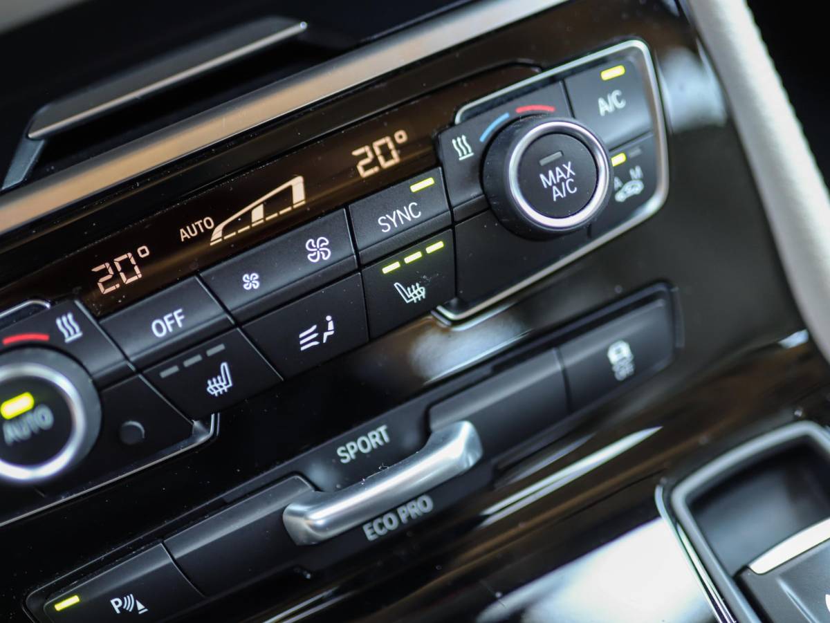 BMW 2 Serie BMW 2-serie Active Tourer 225i xDrive High Executive | Trekhaak | H/K | HUD | Camera | Leder