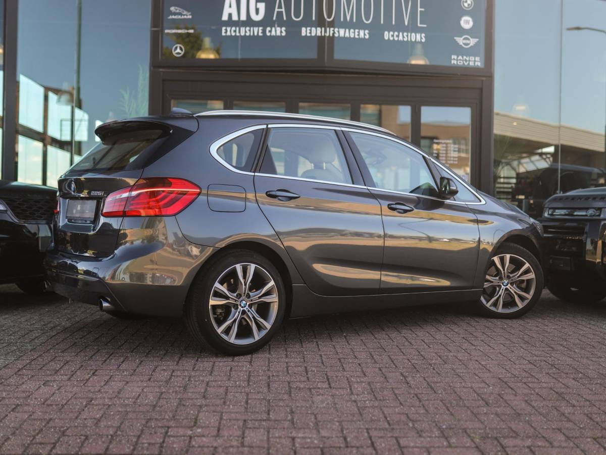 BMW 2 Serie BMW 2-serie Active Tourer 225i xDrive High Executive | Trekhaak | H/K | HUD | Camera | Leder
