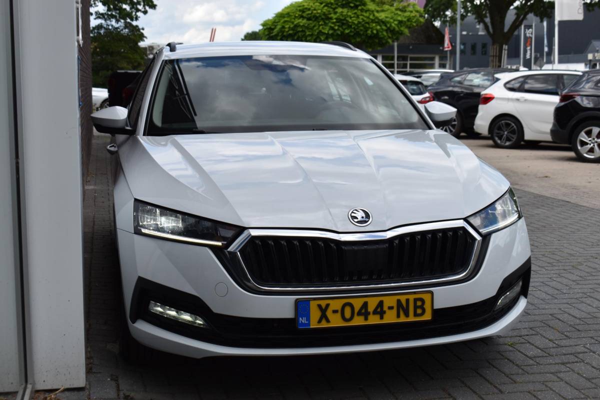 Škoda Octavia Skoda Octavia Combi 1.0 e-TSI Ambition VirtualCockpit NAVI ECC