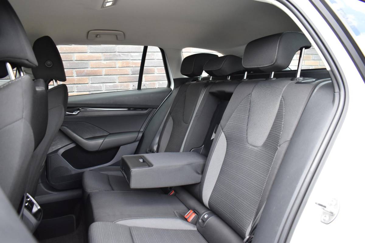Škoda Octavia Skoda Octavia Combi 1.0 e-TSI Ambition VirtualCockpit NAVI ECC
