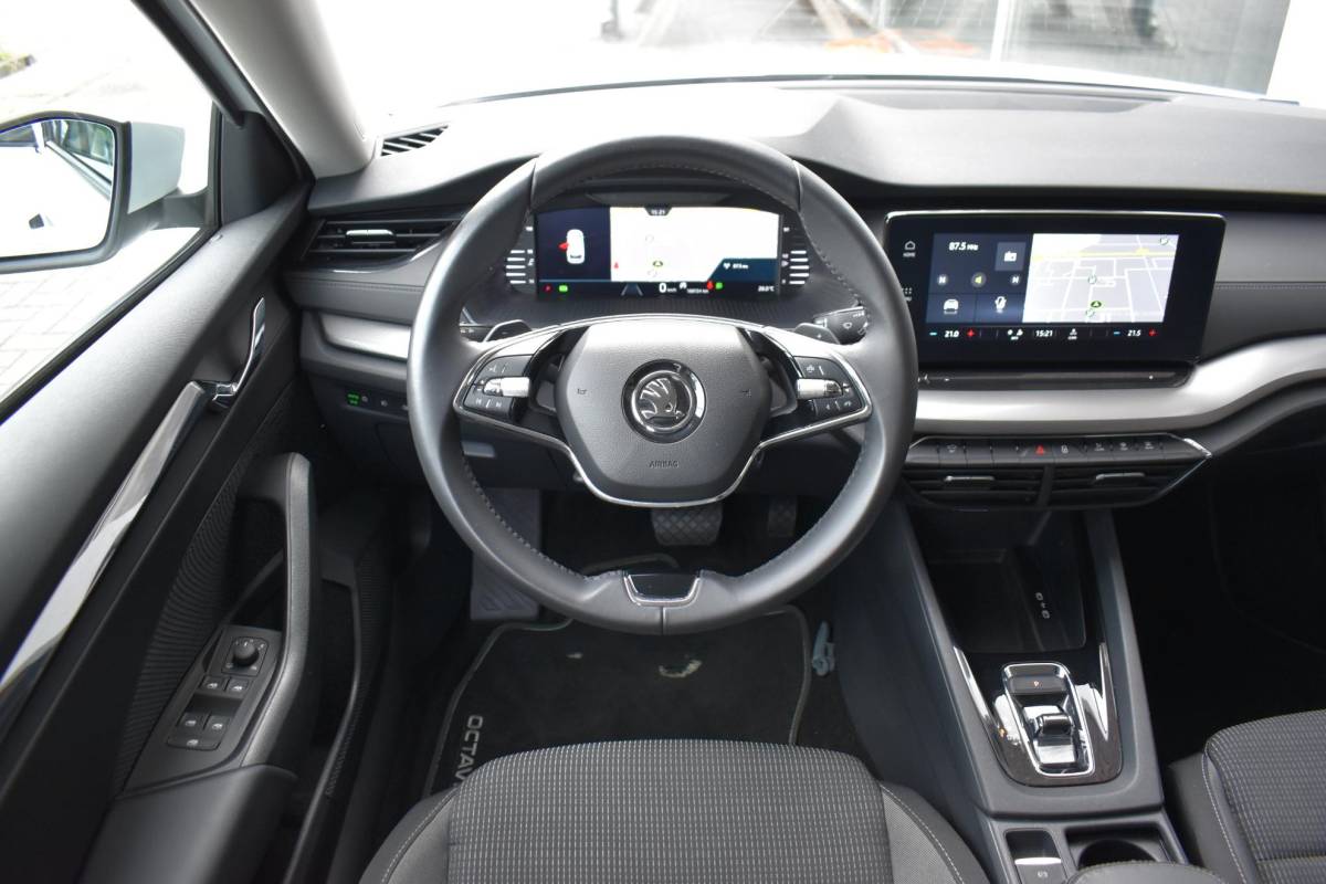 Škoda Octavia Skoda Octavia Combi 1.0 e-TSI Ambition VirtualCockpit NAVI ECC