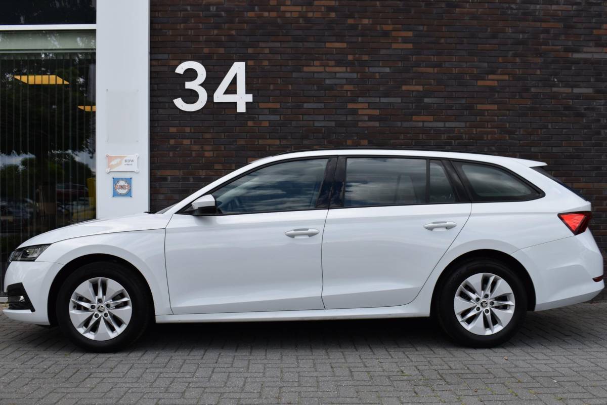 Škoda Octavia Skoda Octavia Combi 1.0 e-TSI Ambition VirtualCockpit NAVI ECC