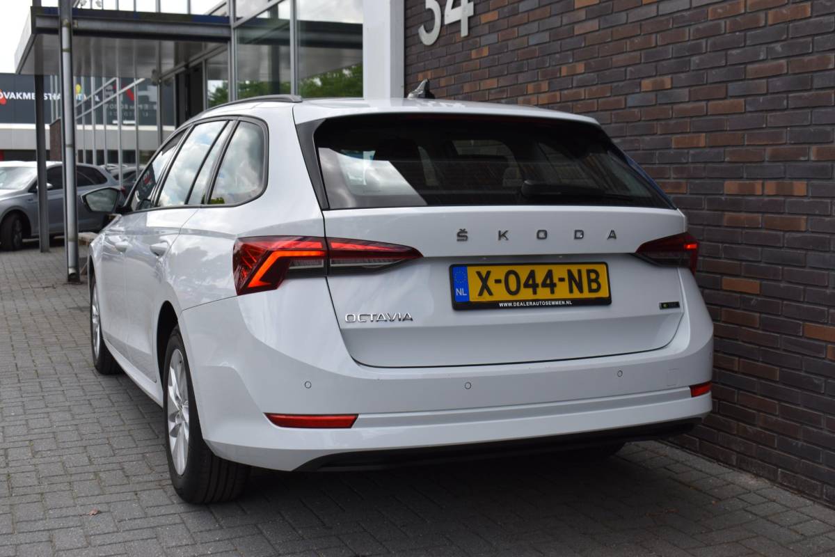 Škoda Octavia Skoda Octavia Combi 1.0 e-TSI Ambition VirtualCockpit NAVI ECC