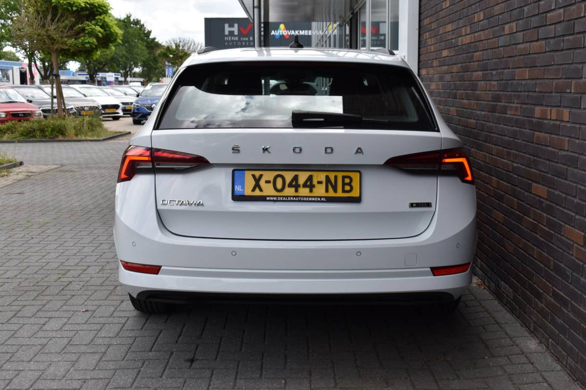 Škoda Octavia Skoda Octavia Combi 1.0 e-TSI Ambition VirtualCockpit NAVI ECC