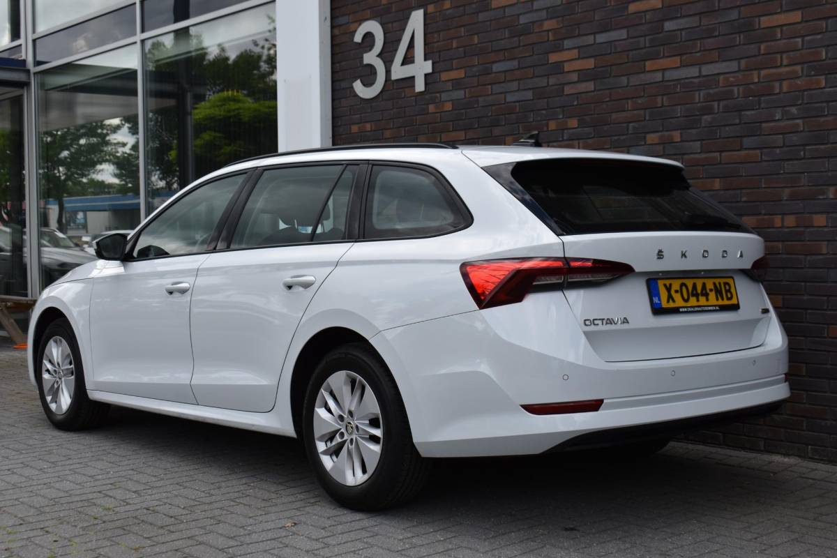 Škoda Octavia Skoda Octavia Combi 1.0 e-TSI Ambition VirtualCockpit NAVI ECC