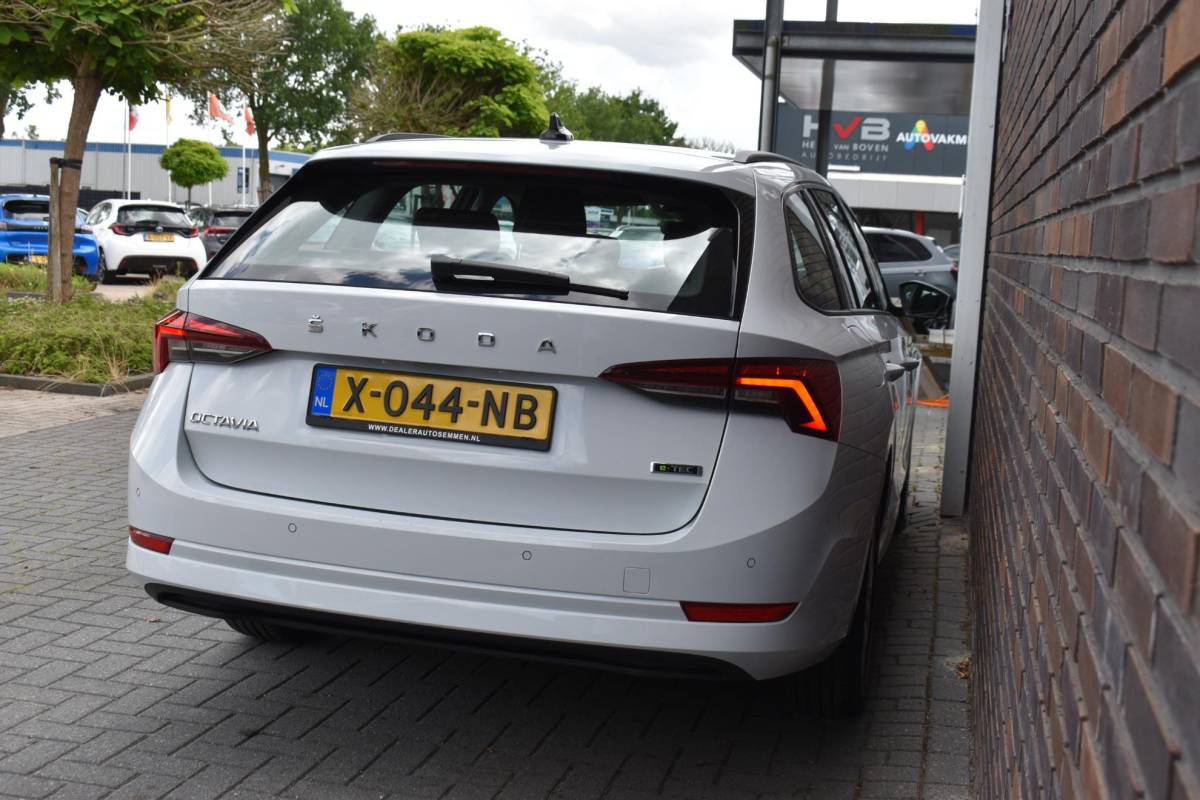 Škoda Octavia Skoda Octavia Combi 1.0 e-TSI Ambition VirtualCockpit NAVI ECC