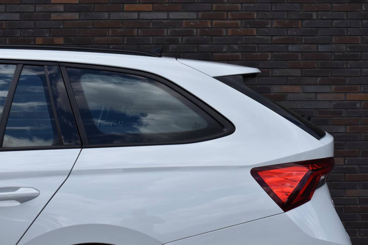 Škoda Octavia Skoda Octavia Combi 1.0 e-TSI Ambition VirtualCockpit NAVI ECC