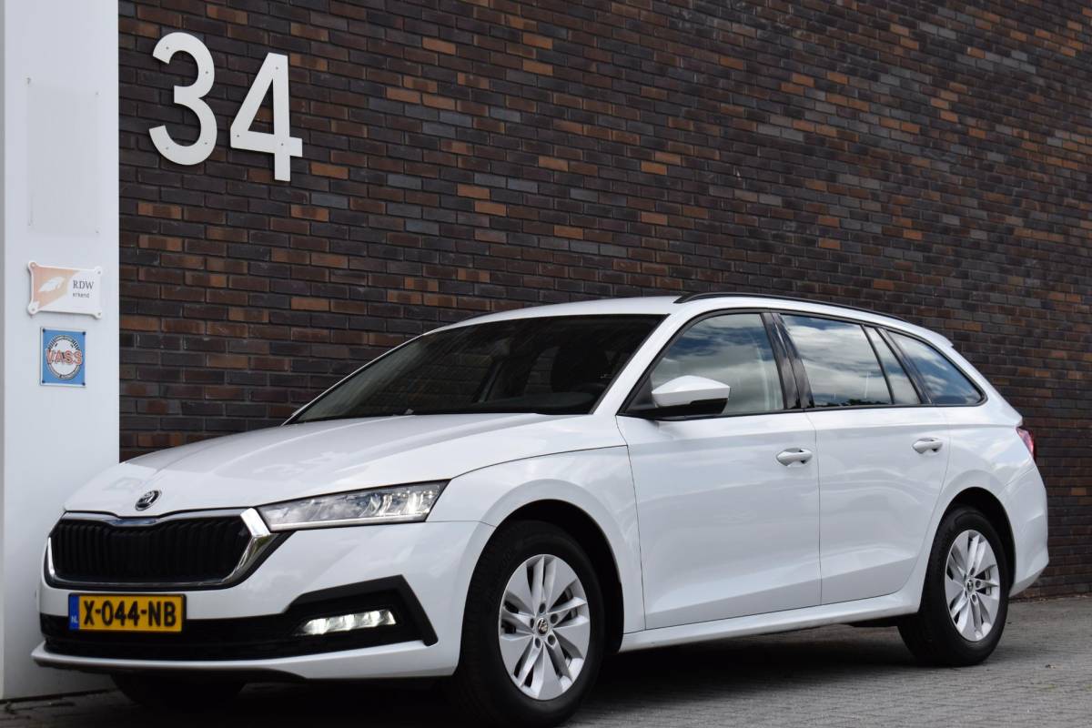 Škoda Octavia Skoda Octavia Combi 1.0 e-TSI Ambition VirtualCockpit NAVI ECC
