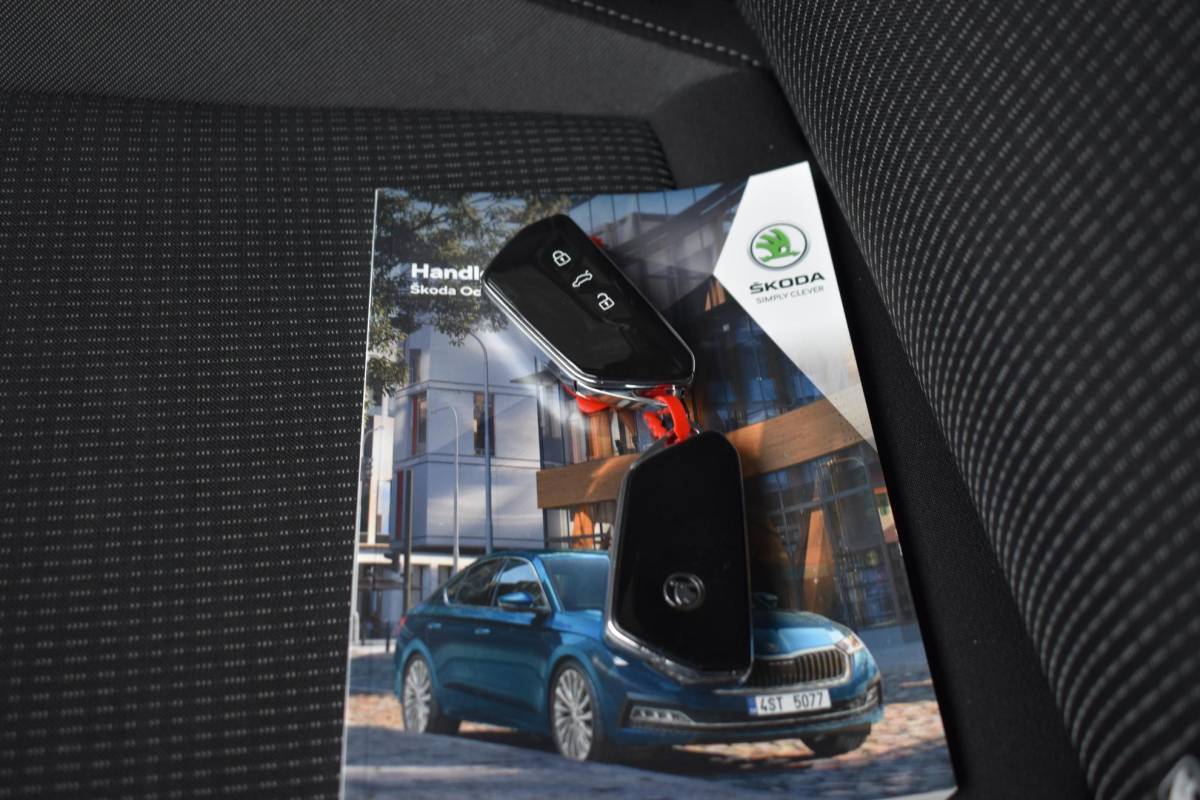 Škoda Octavia Skoda Octavia Combi 1.0 e-TSI Ambition VirtualCockpit NAVI ECC
